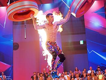 Athletisch: Florian Nestmann aus Zapfendorf hat es in der RTL-Show "Ninja Warrior Germany" fast bis ins Halbfinale geschafft. Auch Tobias Hofmann und Rainer Höpfler scheiterten knapp.   Foto: MG RTL D / Stefan Gregorowius