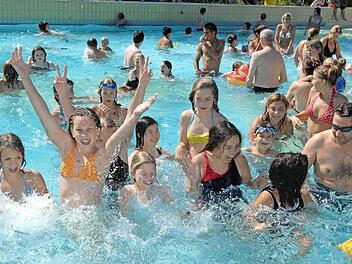 Die DLRG gibt Ratschläge, wie sich Jugendverbände und Sportvereine mit Kindergruppen im Schwimmbad verhalten sollen.  Symbolfoto: Ronald Rinklef