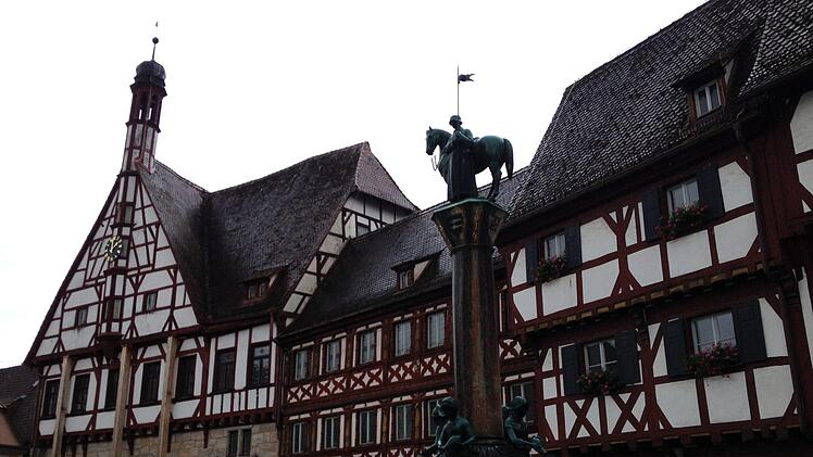 Die Sanierung des Forchheimer Rathauses verzögert sich. E. Roepert