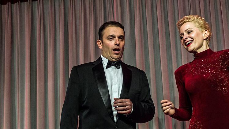 "Dein ist mein ganzes Herz": Antoinetta Bafas, Milen Bozhkov und Nina Andreeva gestalteten einen Opern- und Operettenabend bei "Leise am Markt" in Coburg.Foto: Jochen Berger