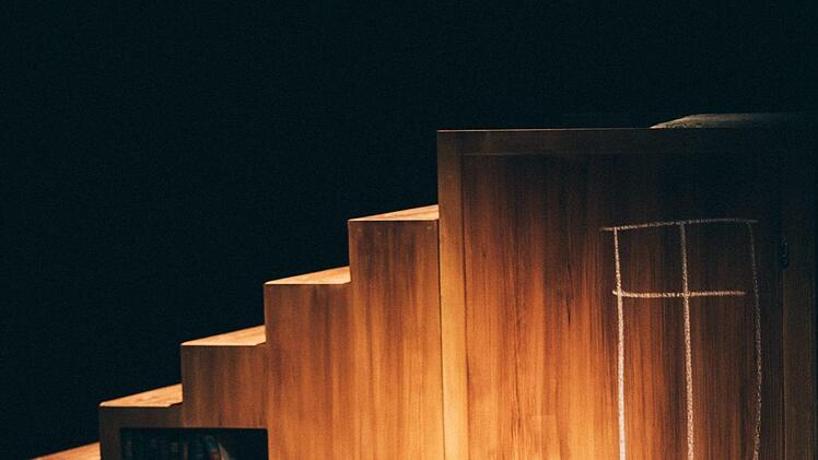 Francesca Paratore gestaltet die Titelrolle der Mono-Oper "Das Tagebuch der Anne Frank" in der Coburger Reithalle.Foto: Sebastian Buff