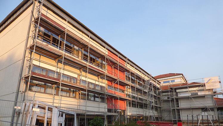 Die Arbeiten an der  eingerüsteten Mittelschule Kirchehrenbach sind die größte Investition in diesem  und in den Folgejahren. Foto: Thomas Weichert