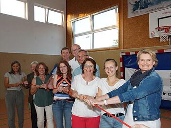 Die Führungsriege beim TV/DJK ist komplett: Susanne Möldner, Elisabeth Frank, Angelika Silberbach, Carmen Haberland, Heidrun Wahler, Antonia Hannawacker, Annette Hannawacker, Willy Willeke, Matthias Benner und Reinhard Schaupp. Foto: Arkadius Guzy