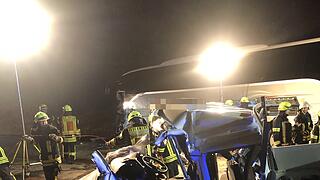 B26 bei Stockstadt: Kleintransporter kollidiert mit Reisebus – mehrere Verletzte B26 bei Stockstadt: Kleintransporter kollidiert mit Reisebus – mehrere Verletzte