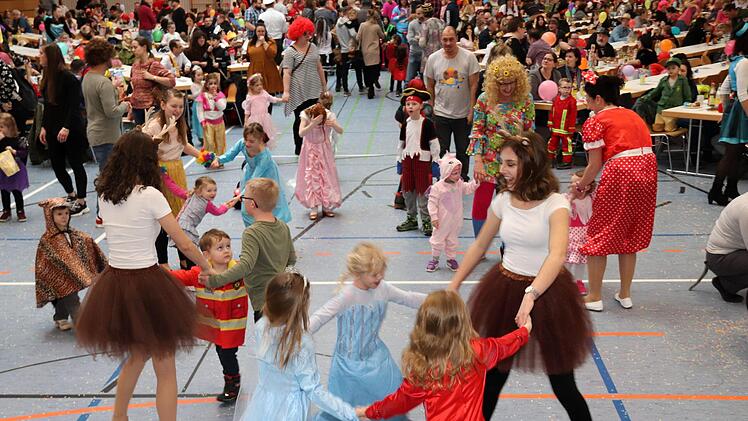 Impressionen vom Adelsdorfer Kinderfasching    Foto: Johanna Blum