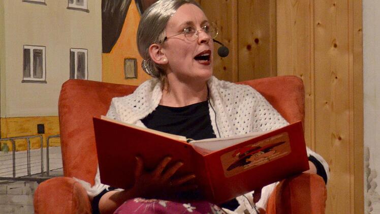 Die Märchentante Sandra Metz in Aktion. Foto: Kathrin Kupka-Hahn