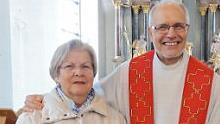 Gerda Wimmel und Pfarrer Edwin Ziegler.  Foto: Wolfgang Wimmel