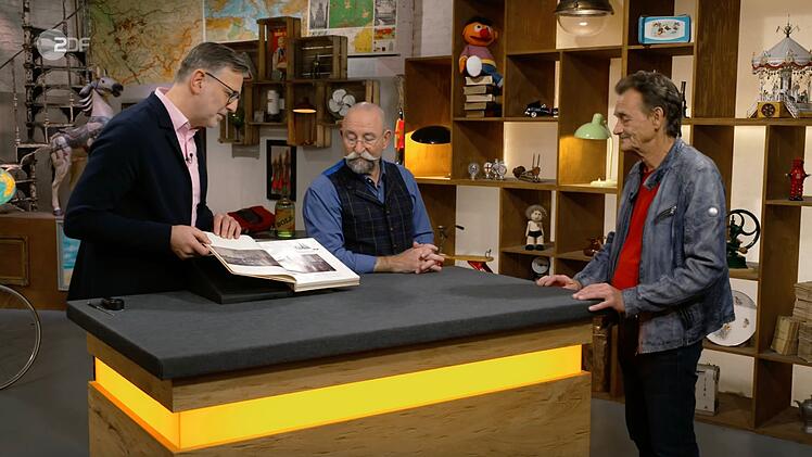 Der Verk&auml;ufer Edwin aus Solingen brachte ein besonderes Buch mit, das angeblich die Signatur von Queen Elizabeth zeigen sollte. Leider war die Unterschrift nur gedruckt. Statt der gew&uuml;nschten 800 Euro zahlte Markus Wildhagen am Ende 140 Euro. K&uuml;mmel hatte den Wert zwischen 100 und 200 Euro gesch&auml;tzt.