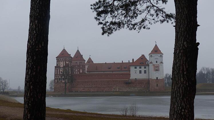 Anerkannte Weltkulturerbe-Stätten gibt es auch in Weißrussland - so wie hier Schloss Mir. Wörtlich übersetzt heißt das "Schloss Frieden".