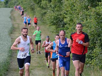Der Wollbacher Andreas Stubenrauch (links) setzte sich im Hauptlauf vor dem Rannunger Markus Veth (rechts) und seinem Trainer Marcus Enders (dahinter) durch.  Fotos: Gunther Fink