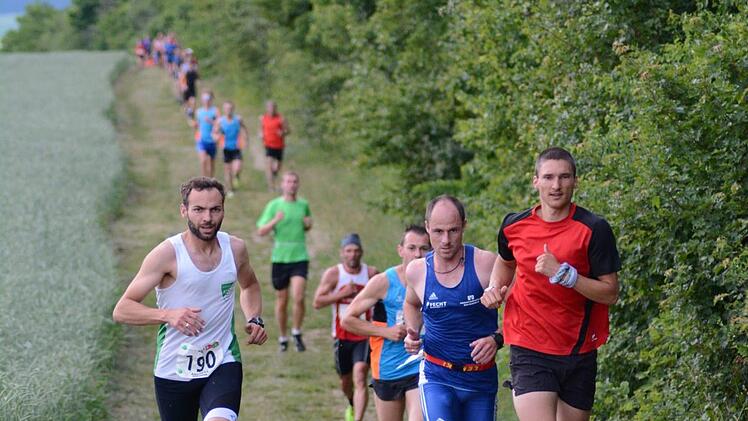 Der Wollbacher Andreas Stubenrauch (links) setzte sich im Hauptlauf vor dem Rannunger Markus Veth (rechts) und seinem Trainer Marcus Enders (dahinter) durch.  Fotos: Gunther Fink
