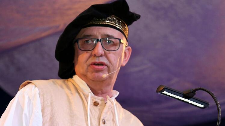 Das Geschehen in Stadt und Land kommentierte der Bote vom Rathaus, 2. Bürgermeister Wolfgang Pfister. Foto: Bettina Knauth