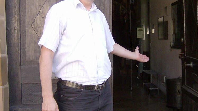 Pfarrer Andreas Hornung  lädt in die Bonifatius-Kirche in Weißenohe ein. Foto: Petra Malbrich