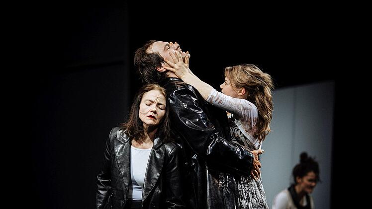Szene aus William Shakespeares "Othella: Das Drama feierte Premiere am Landestheater Coburg.Foto: Sebastian Buff