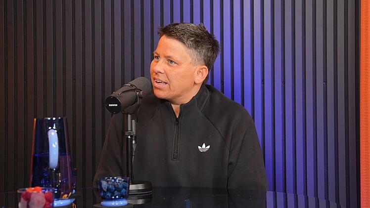 Im Podcast "Zwischen den Zeilen" sprach Kerstin Ott offen &uuml;ber ihre Brustverkleinerung.