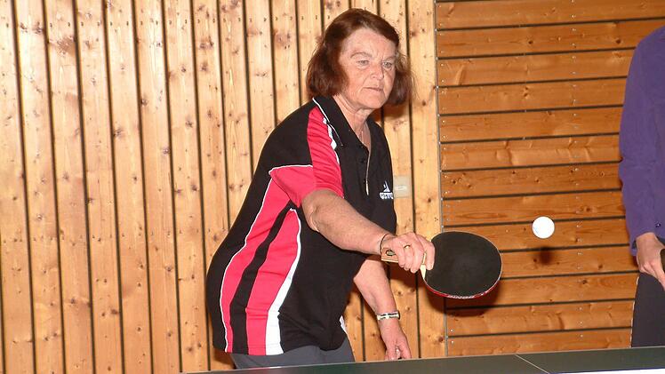 Christel Michl (Bild) vom TSV Ludwigsstadt gewann beim 8:3 beim SV Berg ihre beiden Einzel und das Doppel mit Bettina Köbel jeweils ohne Satzverlust. Foto: Hans Franz