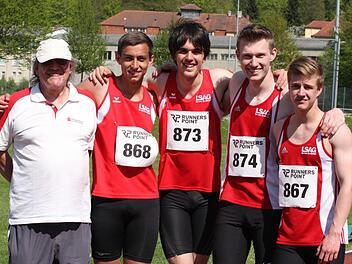 Platz drei bei den Bayerischen U-23-Meisterschaften über 4 x 100 Meter ging an die Staffel des TSV Münnerstadt. Unser Bild zeigt (von links) Trainer Bernd Neumann, Jonathan Laik, Timo Reinhart, Clemens Schmitt und Niclas Floth. Foto: Reinhold Nürnberger