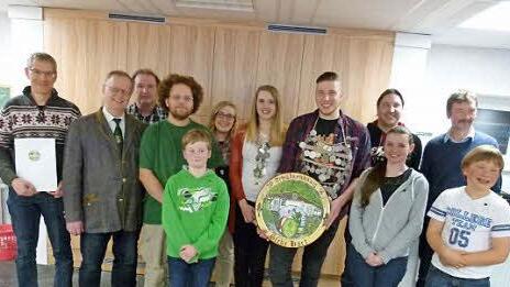 Die Proklamation der Könige mit Rittern, Ehrungen für langjährige Mitgliedschaft und sportliche Auszeichnungen standen auf dem Programm der Weitramsdorfer Schützen. Fotos: Lothar Weidner