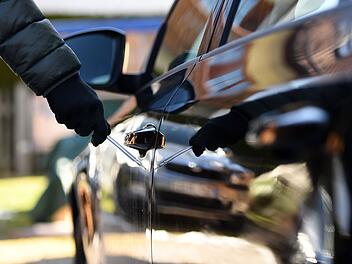 Sieben Autos in Bad Kissingen beschädigt - Polizei sucht Zeugen
