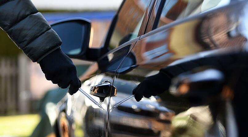 Sieben Autos in Bad Kissingen beschädigt - Polizei sucht Zeugen