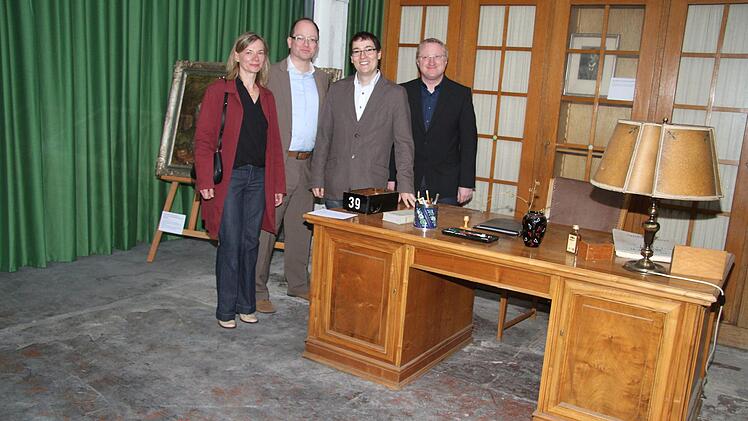 Im ehemaligen Büro von Fritz Hornschuch: Silka Gebhardt, Robert Grötschel, Sebastian Türk und Martin Pöhner (von links)