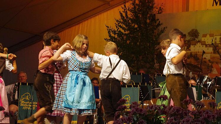 Die "Kindertrachtengruppe" eroberte die Herzen der Besucher.