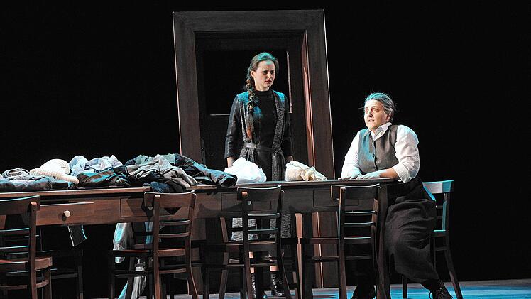 Szene aus "Riders to the Sea" am Landestheater CoburgFoto: Andrea Kremper