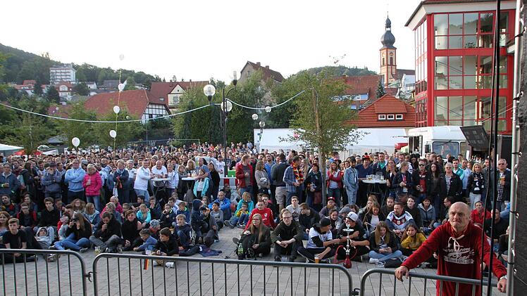 Spannung pur beim Public Viewing auf dem Sinnauplatz Foto: Ulrike Müller