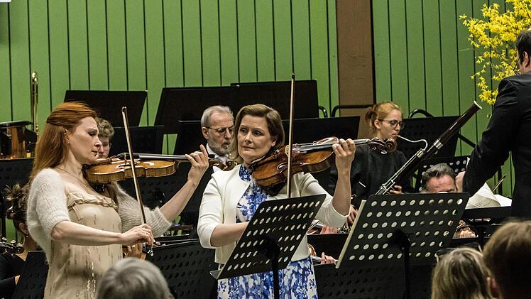 Impressionen vom Sinfoniekonzert mit dem Orchester der Gesellschaft der Musikfreunde Neustadt in der Mehrzweckhalle Heubischer StraßeFoto: Jochen Berger