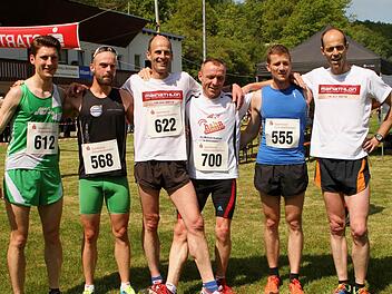 Die Sieger in der Reihenfolge des Zieleinlaufes mit Michael Wetteskind (DJK Schweinfurt), Michael Kümmeth (TG 48 Schweinfurt), Matthias Pfuhlmann (Team Mainathlon Eltmann), Bernd Dornberger (SV Altenschönbach) Konstantin Lechner (TV Zeil) und Uli Pfuhlmann (Mainathlon Eltmann).