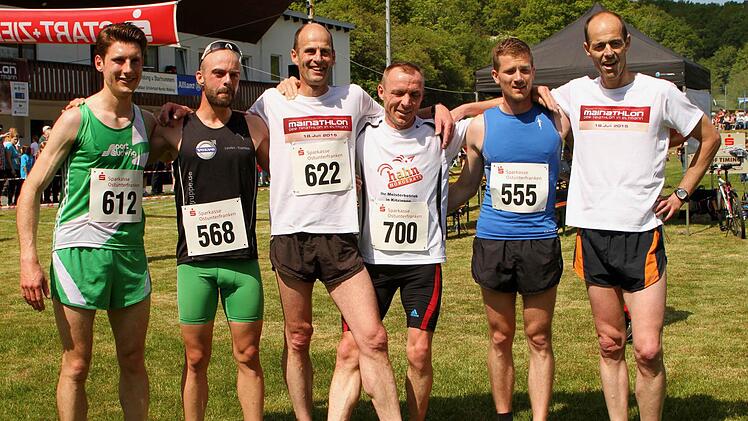 Die Sieger in der Reihenfolge des Zieleinlaufes mit Michael Wetteskind (DJK Schweinfurt), Michael Kümmeth (TG 48 Schweinfurt), Matthias Pfuhlmann (Team Mainathlon Eltmann), Bernd Dornberger (SV Altenschönbach) Konstantin Lechner (TV Zeil) und Uli Pfuhlmann (Mainathlon Eltmann).