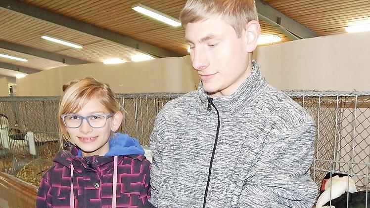 Kreisjugendmeister Joachim H&ouml;hl mit seiner Schwester Annette-Jutta, die ebenfalls Jungz&uuml;chterin ist. Foto: Horst Wunner