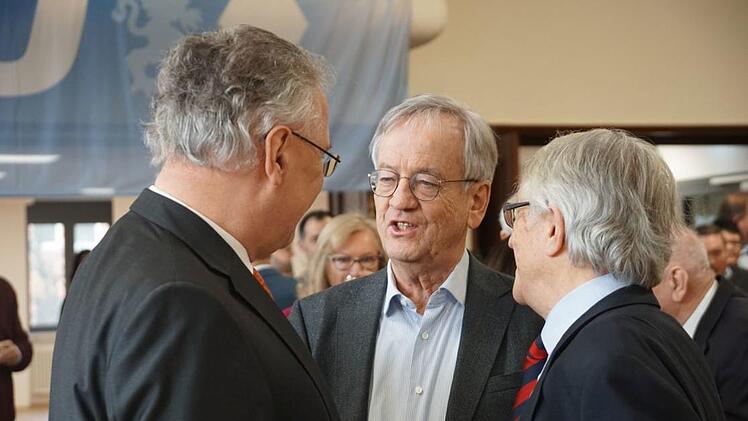 Man kennt sich - Joachim Herrmann, MdL, und Heinrich von Pierer im Gespr&auml;ch.