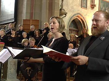 Sara Magenta Schneyer und Sven Fürst glänzten mit ihrem fulminanten Sologesang.Christian Licha