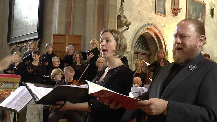 Sara Magenta Schneyer und Sven Fürst glänzten mit ihrem fulminanten Sologesang.Christian Licha