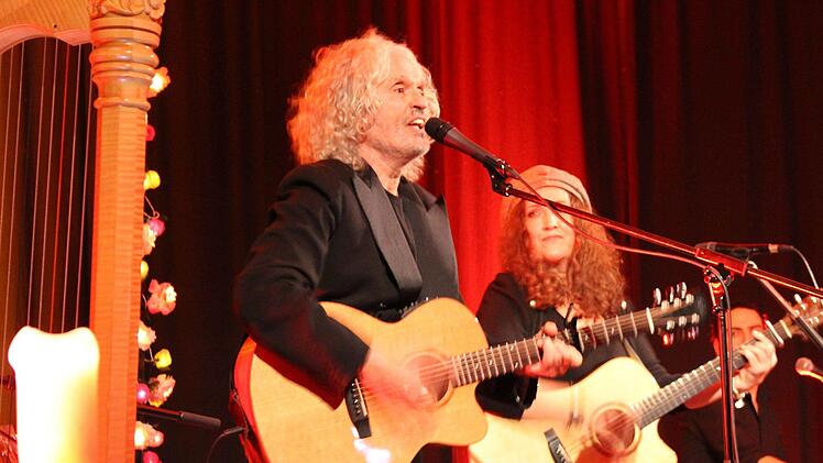 Ein letzes Mal  spielte Franz Benton am Samstag im "Bären" seine beliebtesten und auch einige neue Songs - Höhepunkt war aber das Duett mit Anne Haigis. Foto: Ulrike Nauer