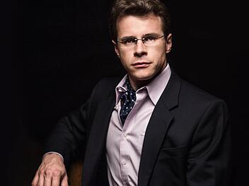 Unter der Leitung von Chefdirigent Jakub Hrusa geben die Bamberger Symphoniker am Samstag, 27. November ein Konzert im Max-Littmann-Saal.
