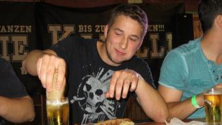 Sieger des Bratwurstessens war Christoph Huth. Foto: Helmut Will