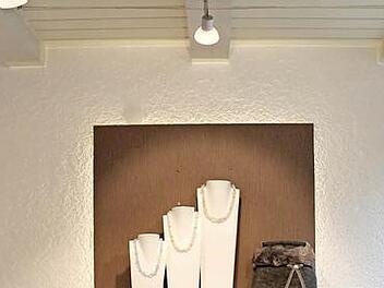 "Raum für Kunst" - unter diesem Motto stellen im vierteljährigen Turnus Kunsthandwerker ihre Arbeiten aus.  Fotos: Johanna Blum