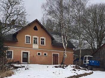 Ein Relikt von Alt-Weiher: der Bauernhof in der Friedrich-Schönauer-Straße 45, der weggerissen werden soll. Foto: Stephan Tiroch