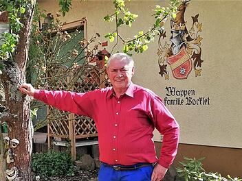 Rentner Lorenz Bocklet (78) vor seinem Haus in Bad Bocklet Foto: Sigismund von Dobschütz