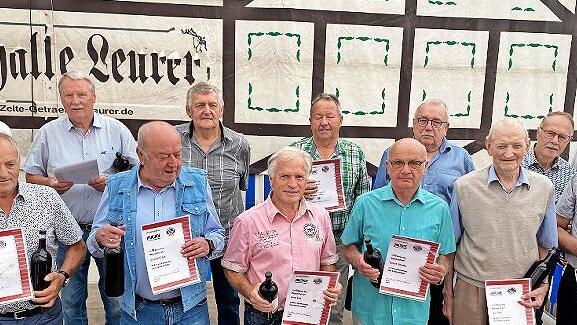 60 Jahre Mitgliedschaft: Josef Vogt, Erich Nebel, Hubert Nöth, Hubert Sitzmann, Norbert Schneider, Ludwig Knüttel, Ludwin Kolb, Dieter Nöth, Edwin Weigand, Bernhard Glück, Alwin Jopp, Friedbert Brust.