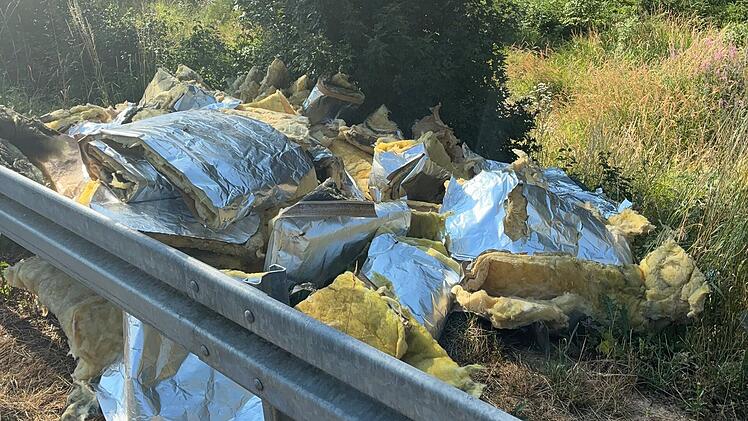 D&auml;mmmaterial illegal im Veldensteiner Forst entsorgt