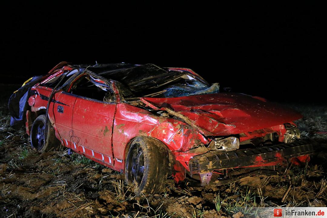 Opel überschlägt sich bei Königsfeld
