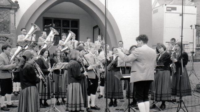 1. Auftritt der Blechbläsergruppe im Rahmen des Kindergartenfests unter Dirigent Ferdinand Reuter 1978  Günter Mertens
