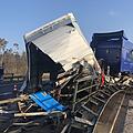 Auf der A70 hat sich am Freitagvormittag ein schwerer Unfall ereignet. Ein Lkw durchbrach die Mittelleitplanke. Die Fahrbahn ist blockiert. Foto: News5/Fricke