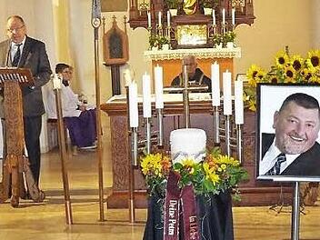 Kupferberg trauert um Hans-Joachim Hösch. Die Trauerrede hielt Zweiter Bürgermeister Alfred Kolenda. Foto: Klaus-Peter Wulf