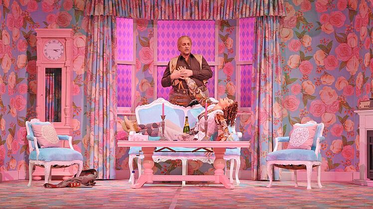 Szene aus der Neuinszenierung von Otto Nicolais "Die lustigen Weiber von Windsor" am Landestheater Coburg. Foto: Andrea Kremper