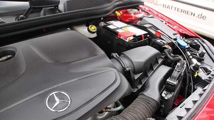 Seit einigen Tagen werden Moll-Batterien serienmäßig in Mercedes-Fahrzeuge eingebaut. Foto: Matthias Einwag