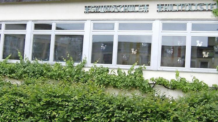 Die Grundschule soll nach dem Willen des Gemeinderats umfassend saniert werden.  Foto: Petra Malbrich